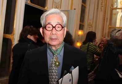 Kenzaburo Oe poses in Paris