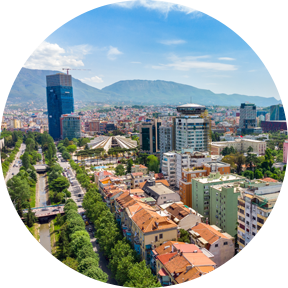 Luftaufnahme der albanischen Hauptstadt Tirana.