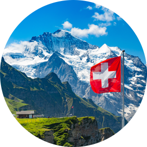 Schweizer Flagge auf dem Gipfel des Mannlichen (Jungfrau Region, Bern, Schweiz).